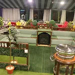 Snow King Retreat- Himalayan View , Revolving Restaurant , Pinewood Cottages , Huts , Villas , Rooms , Hydro Pool , Karaoke Music , Dj Night