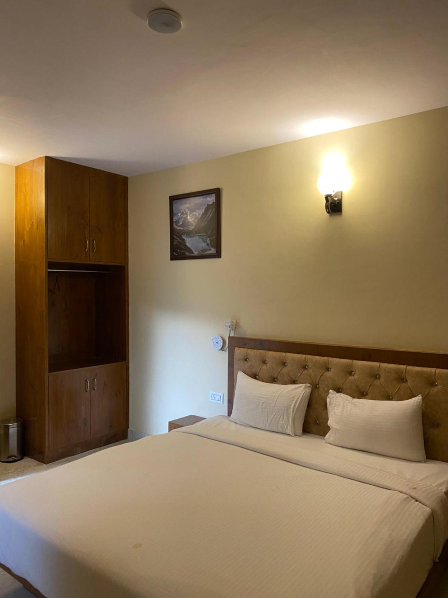 Hassan Valley Retreat Bed & Breakfast Kufri
