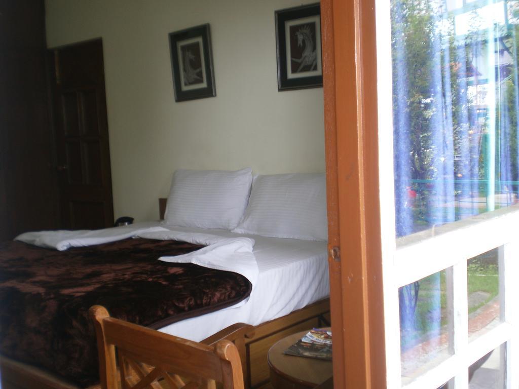 Hotel Snow King Retreat: Himalayan Views & Mountain Luxury Kufri