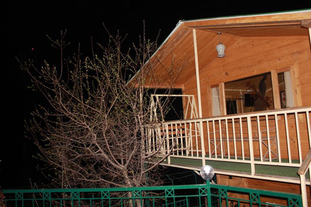 Snow King Retreat: Himalayan Views & Mountain Luxury Hotel Kufri