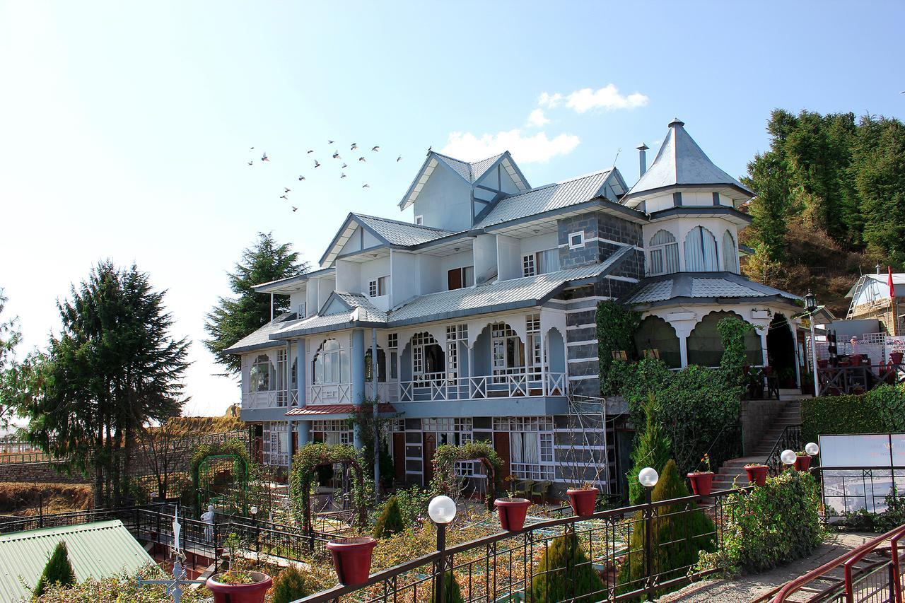 Snow King Retreat: Himalayan Views & Mountain Luxury Hotel