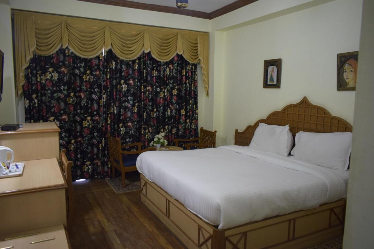Snow King Retreat: Himalayan Views & Mountain Luxury Hotel