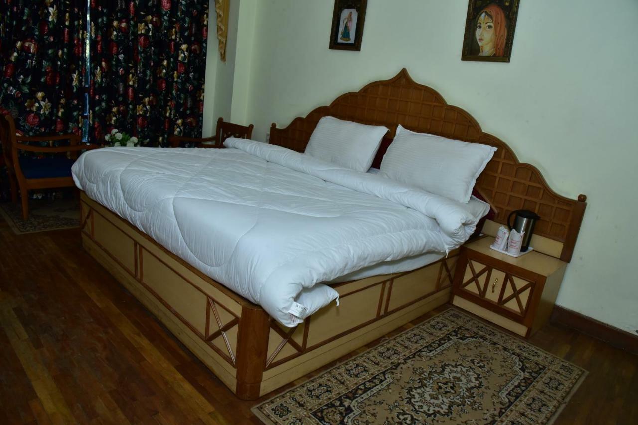 Snow King Retreat: Himalayan Views & Mountain Luxury