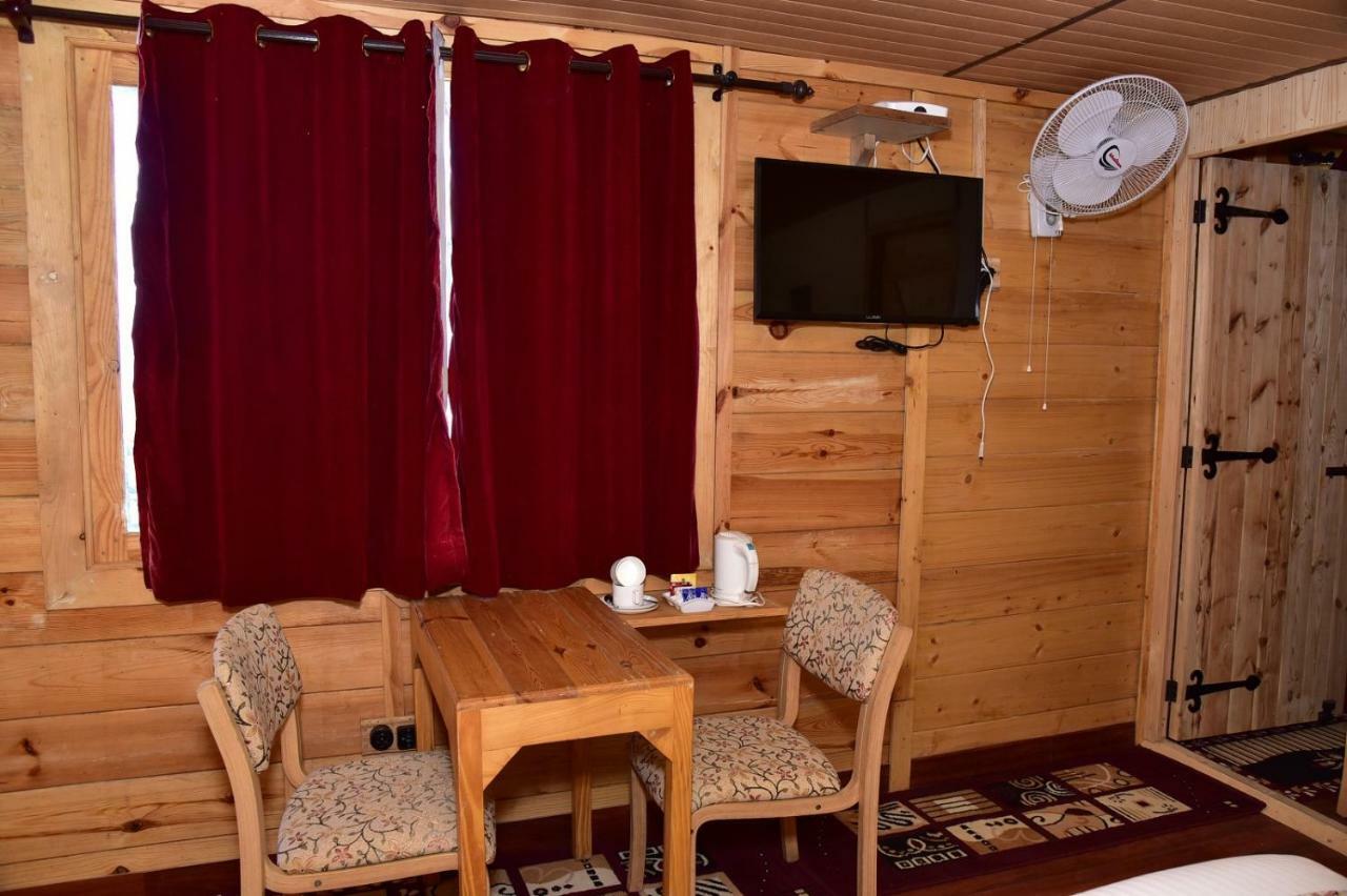 Snow King Retreat: Himalayan Views & Mountain Luxury