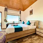 The Sky Mountain Kufri I Serviced Villa I Balcony I Valley And Mountain View I Family Groups & Bonfire I Memories & Enjoyment Villa I Operated By Exotic Stays