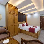 Grey Tower By High Rise Inn Fagu
