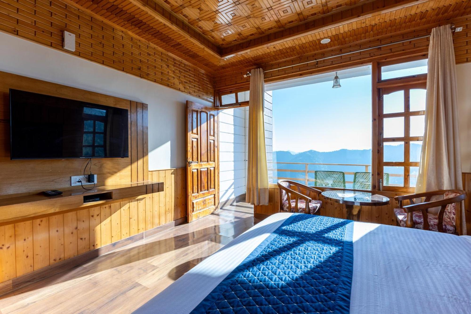 Wood Crista Near An Apple Orchard Hotel 4*