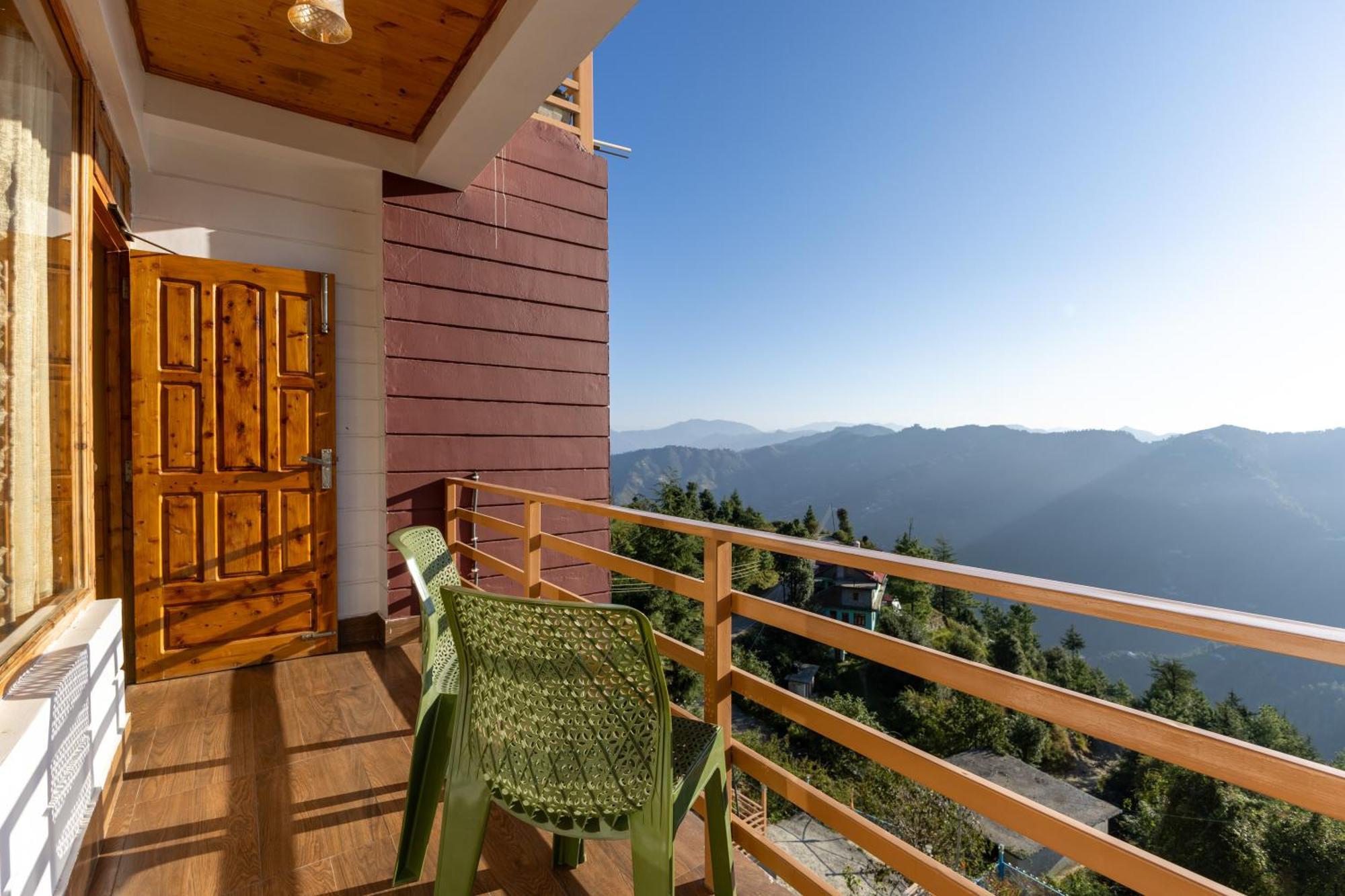Wood Crista Near An Apple Orchard Hotel 4*