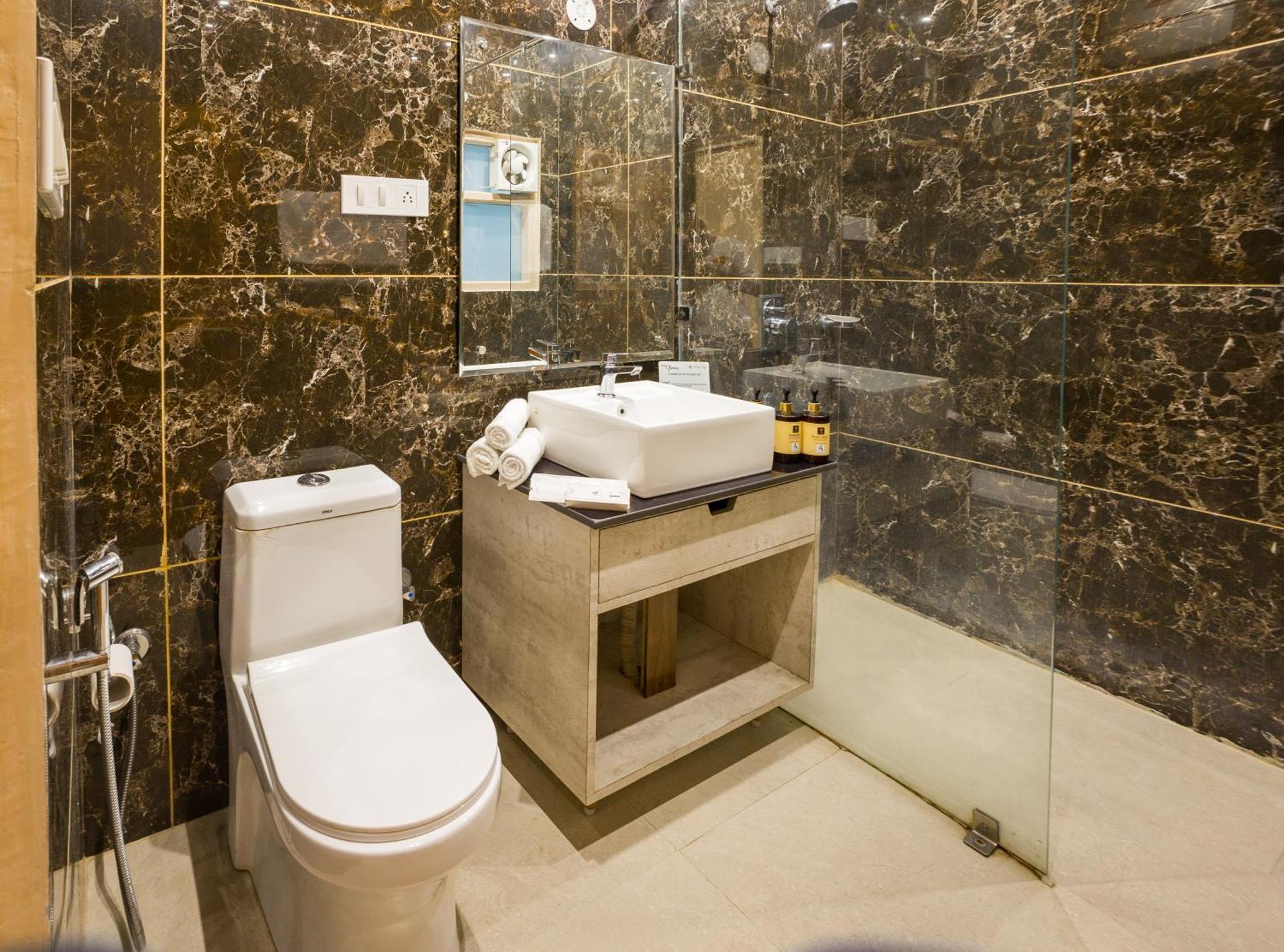 Alaya Luuma Luxury Hillside 5-bhk Amidst Pines With Garden, Balcony & Lounge Villa