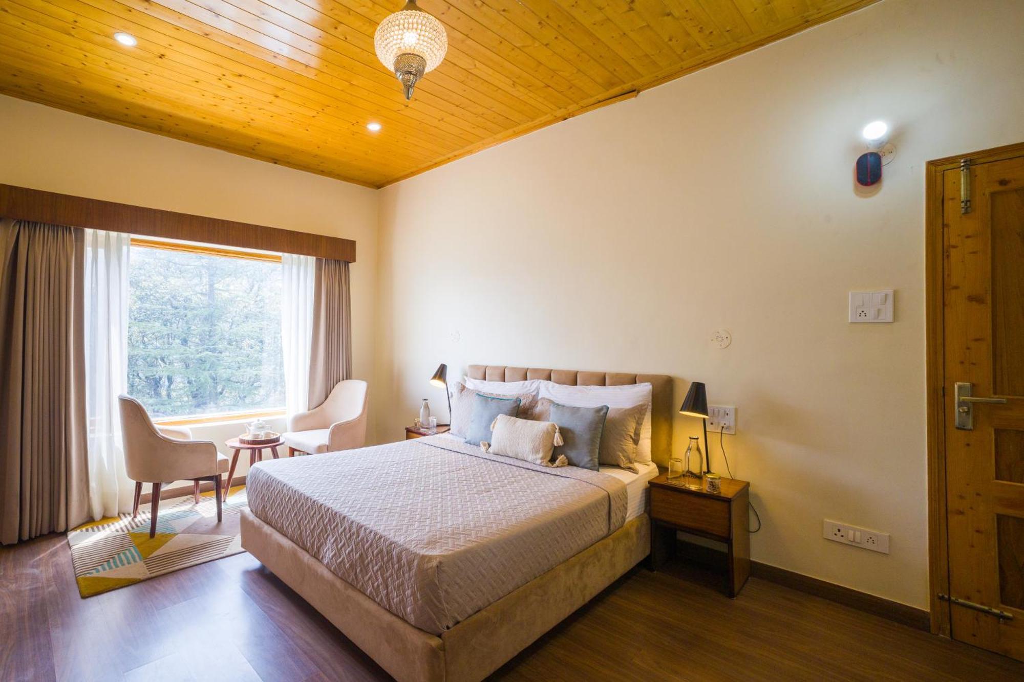 Alaya Luuma Luxury Hillside 5-bhk Amidst Pines With Garden, Balcony & Lounge * Kufri