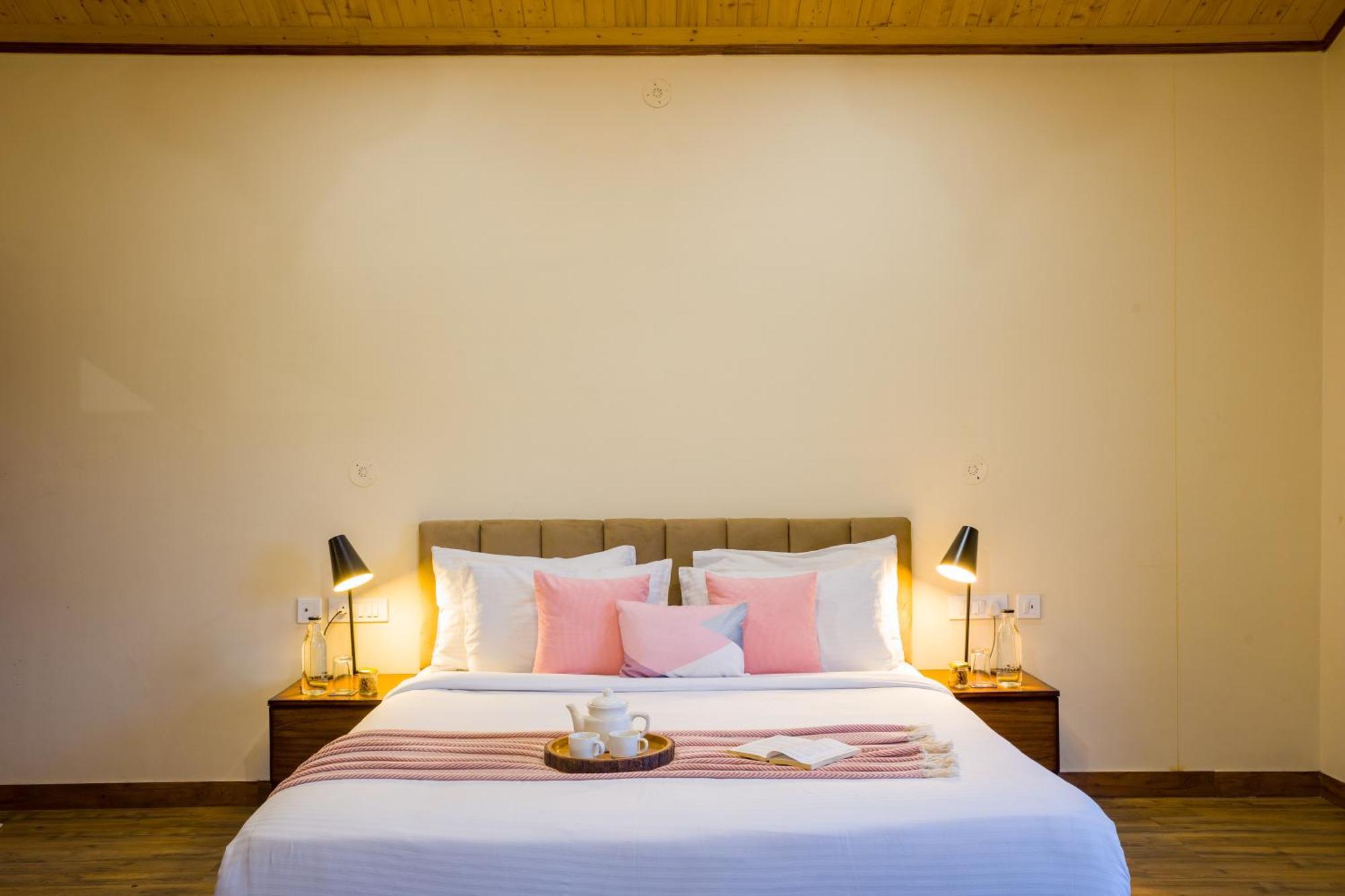 Alaya Luuma Luxury Hillside 5-bhk Amidst Pines With Garden, Balcony & Lounge Villa