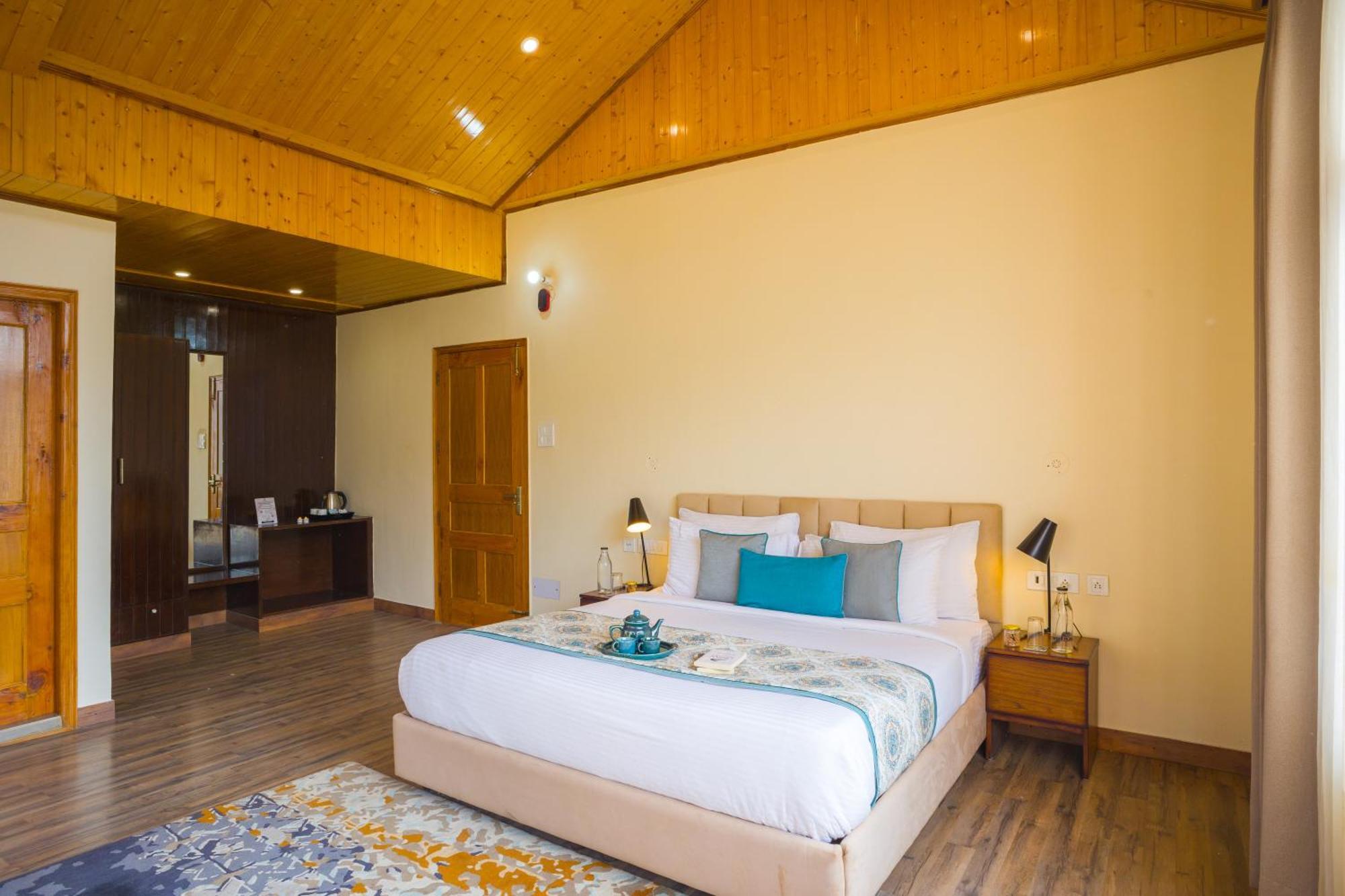 Villa Alaya Luuma Luxury Hillside 5-bhk Amidst Pines With Garden, Balcony & Lounge Kufri