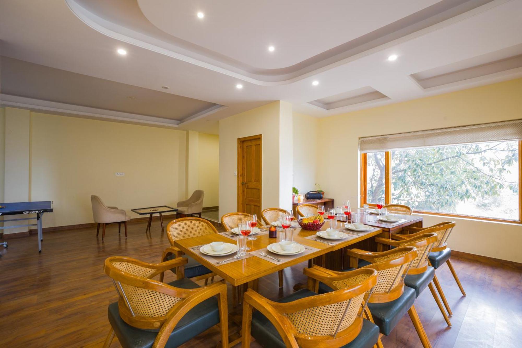 Alaya Luuma Luxury Hillside 5-bhk Amidst Pines With Garden, Balcony & Lounge Kufri