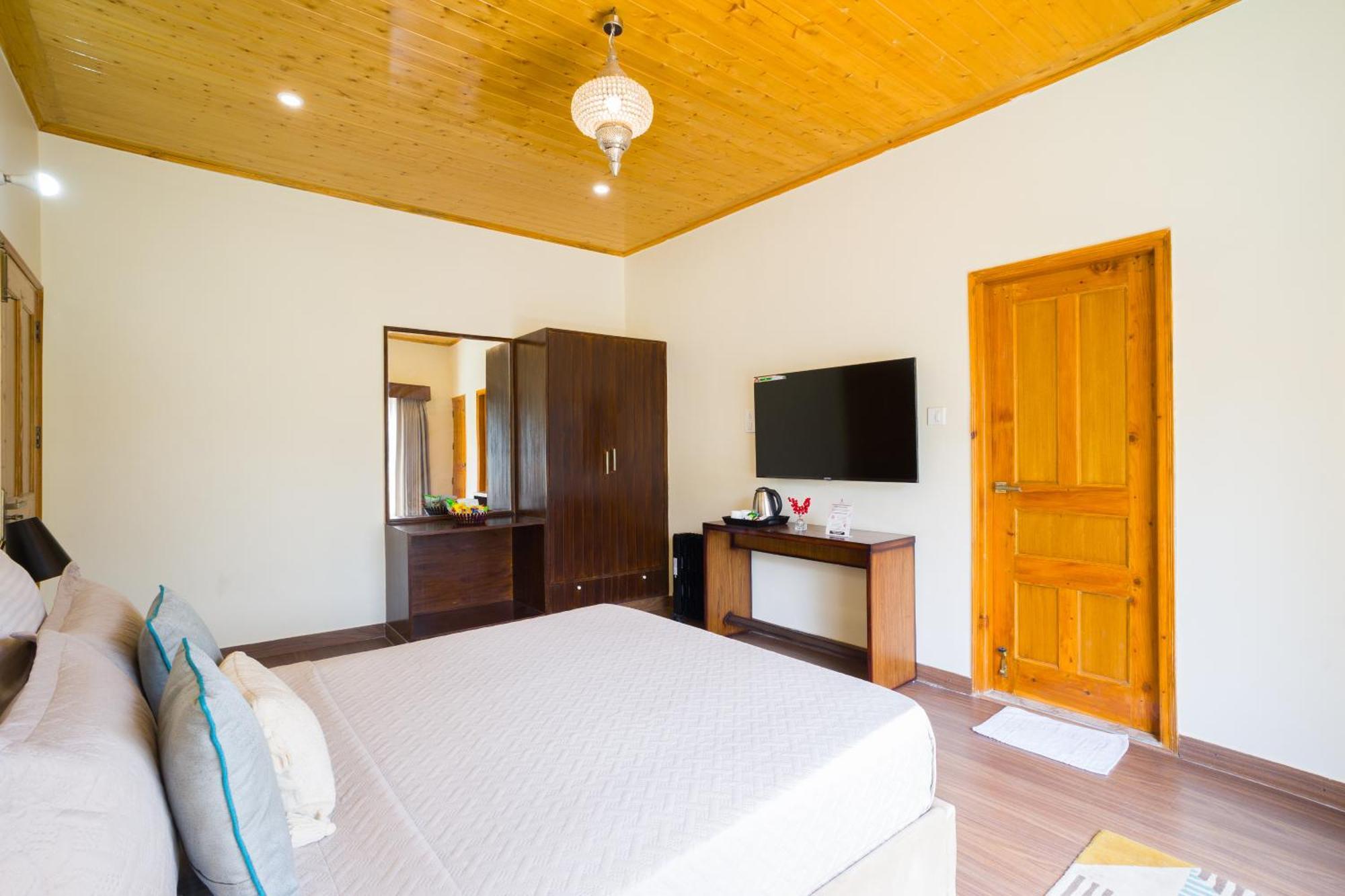 Villa Alaya Luuma Luxury Hillside 5-bhk Amidst Pines With Garden, Balcony & Lounge