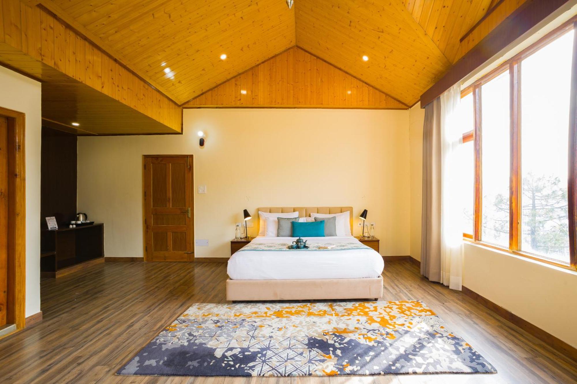 Alaya Luuma Luxury Hillside 5-bhk Amidst Pines With Garden, Balcony & Lounge Villa