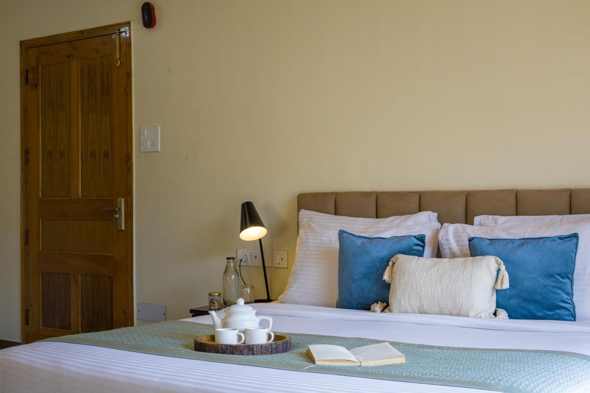Villa Alaya Luuma Luxury Hillside 5-bhk Amidst Pines With Garden, Balcony & Lounge Kufri