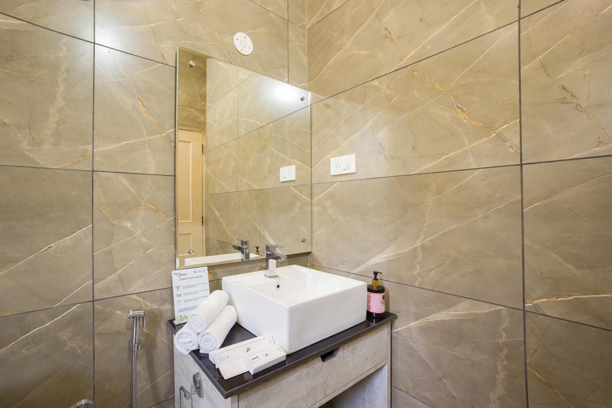 Alaya Luuma Luxury Hillside 5-bhk Amidst Pines With Garden, Balcony & Lounge *