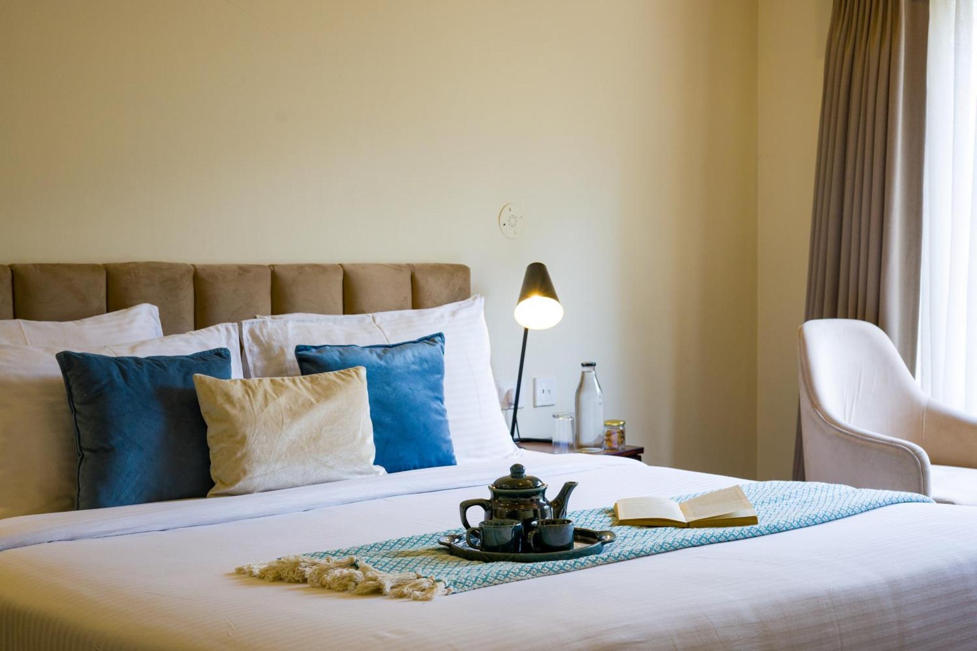 Villa Alaya Luuma Luxury Hillside 5-bhk Amidst Pines With Garden, Balcony & Lounge *