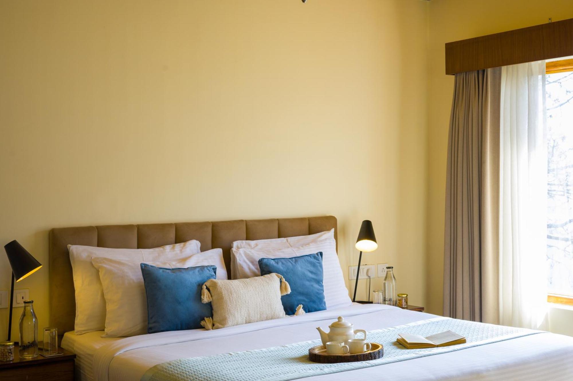 Alaya Luuma Luxury Hillside 5-bhk Amidst Pines With Garden, Balcony & Lounge *