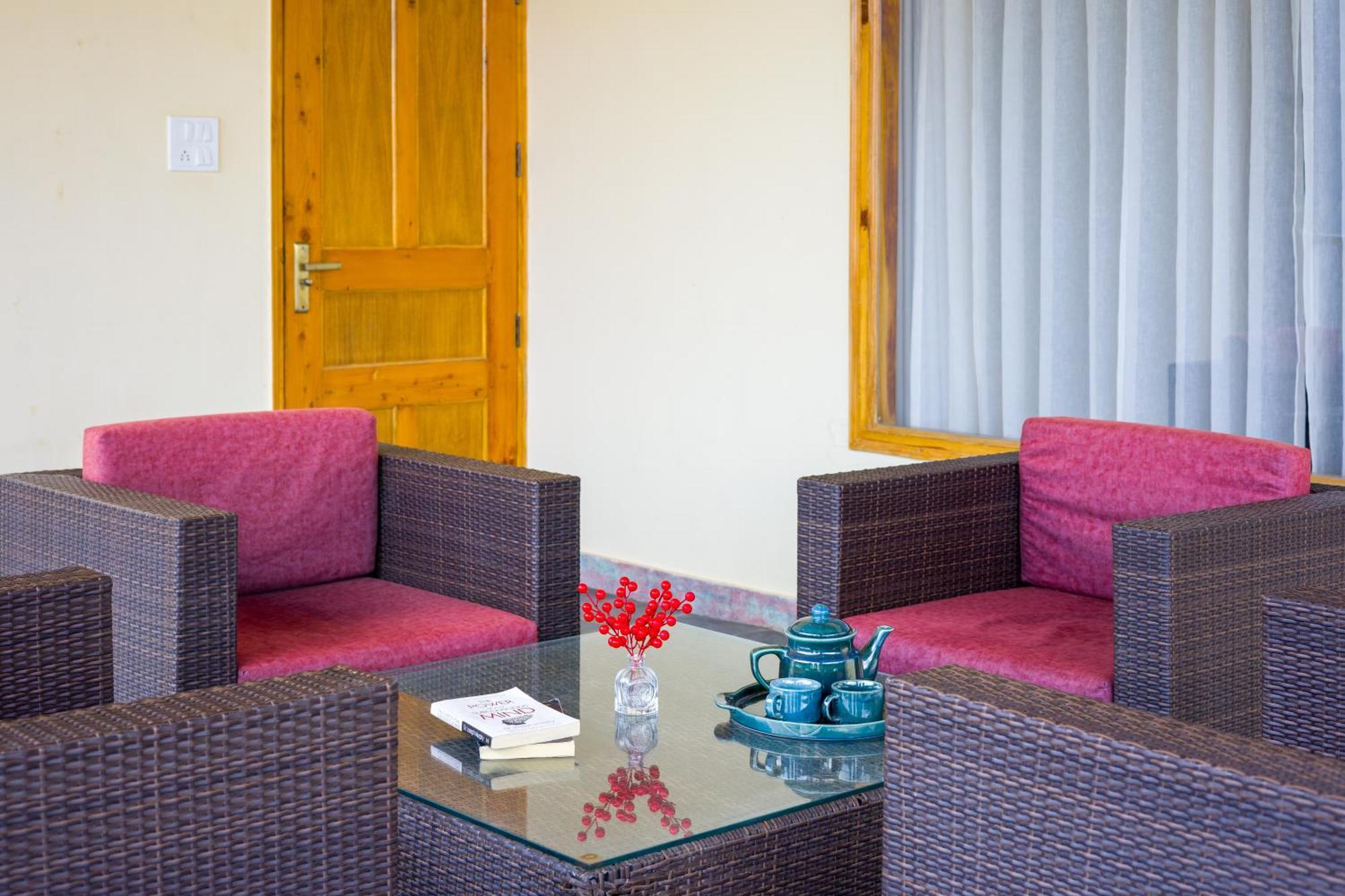 Alaya Luuma Luxury Hillside 5-bhk Amidst Pines With Garden, Balcony & Lounge Kufri