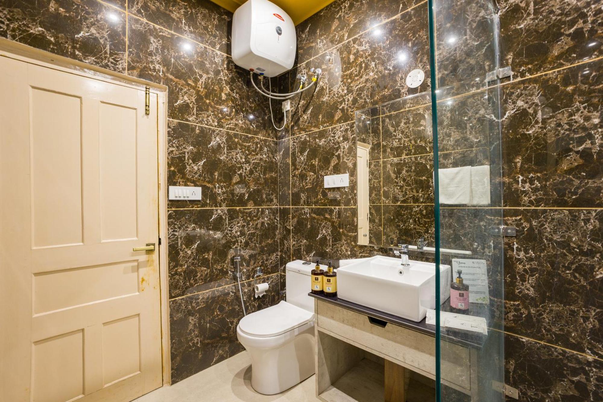 Villa Alaya Luuma Luxury Hillside 5-bhk Amidst Pines With Garden, Balcony & Lounge