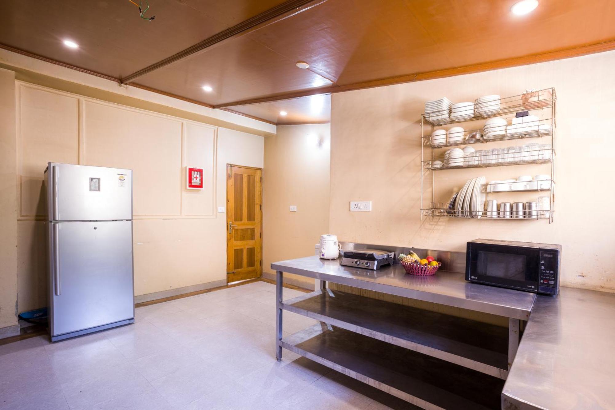 Alaya Luuma Luxury Hillside 5-bhk Amidst Pines With Garden, Balcony & Lounge Villa Kufri