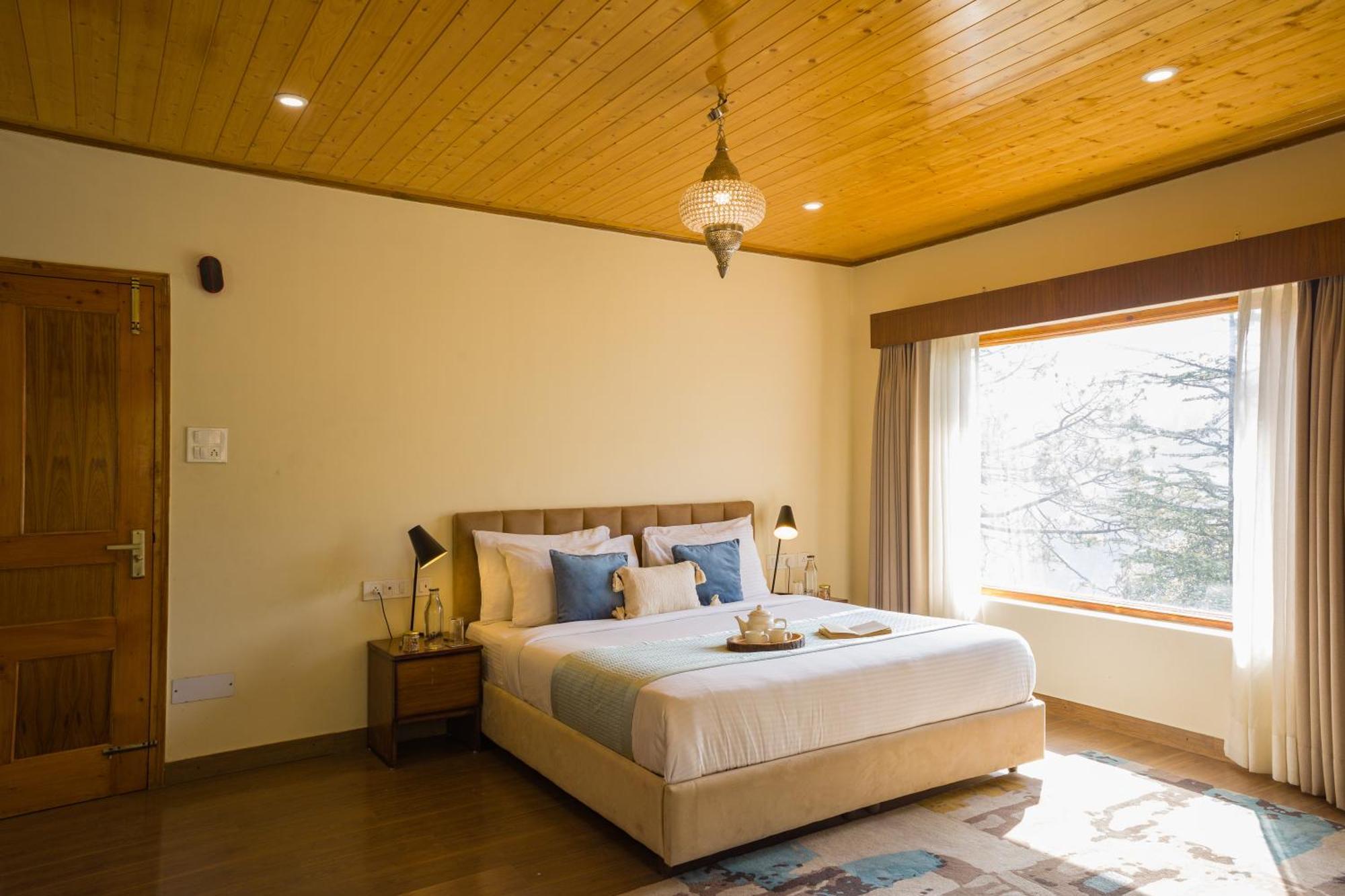 Alaya Luuma Luxury Hillside 5-bhk Amidst Pines With Garden, Balcony & Lounge Villa *