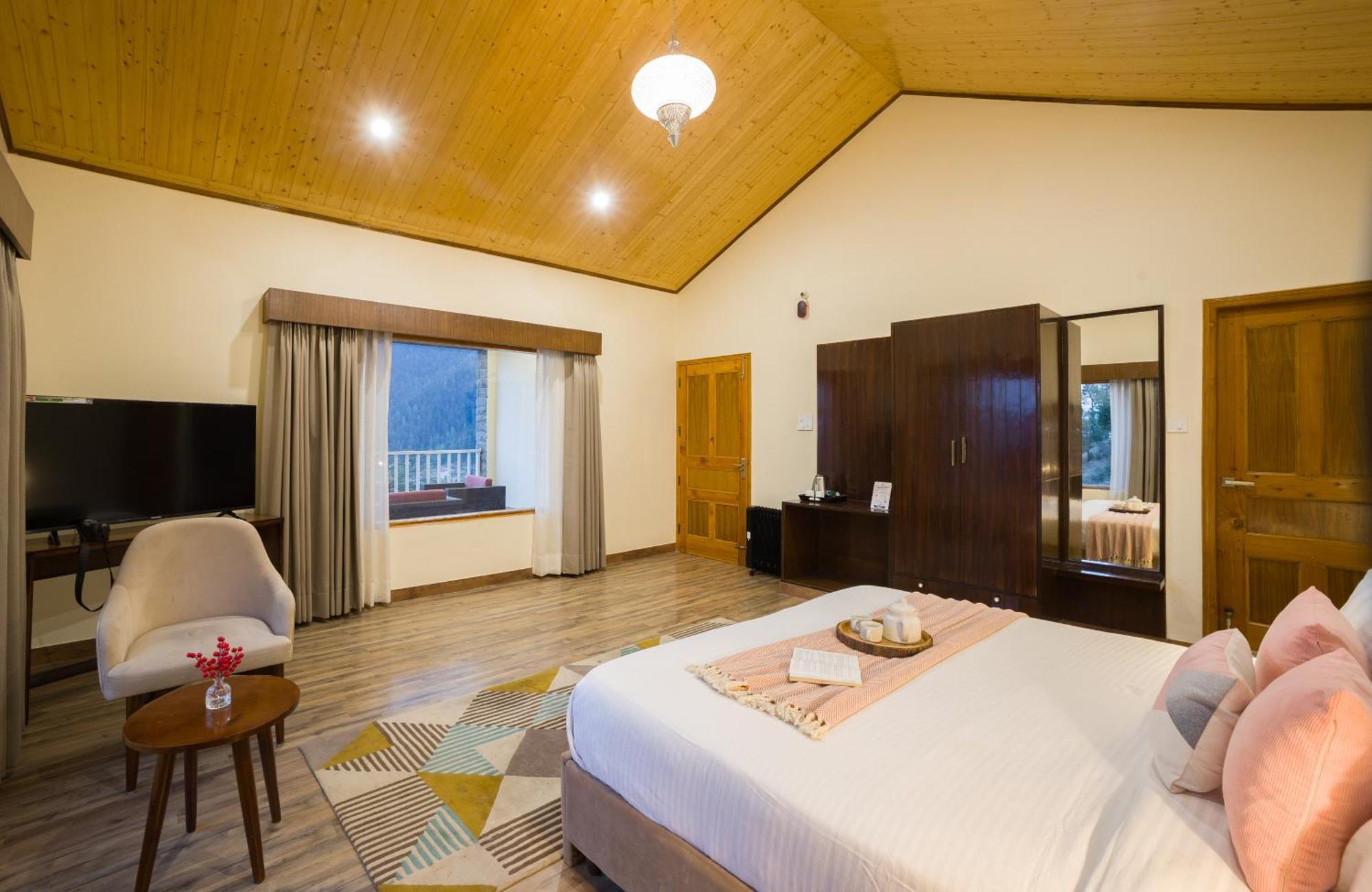 Alaya Luuma Luxury Hillside 5-bhk Amidst Pines With Garden, Balcony & Lounge *