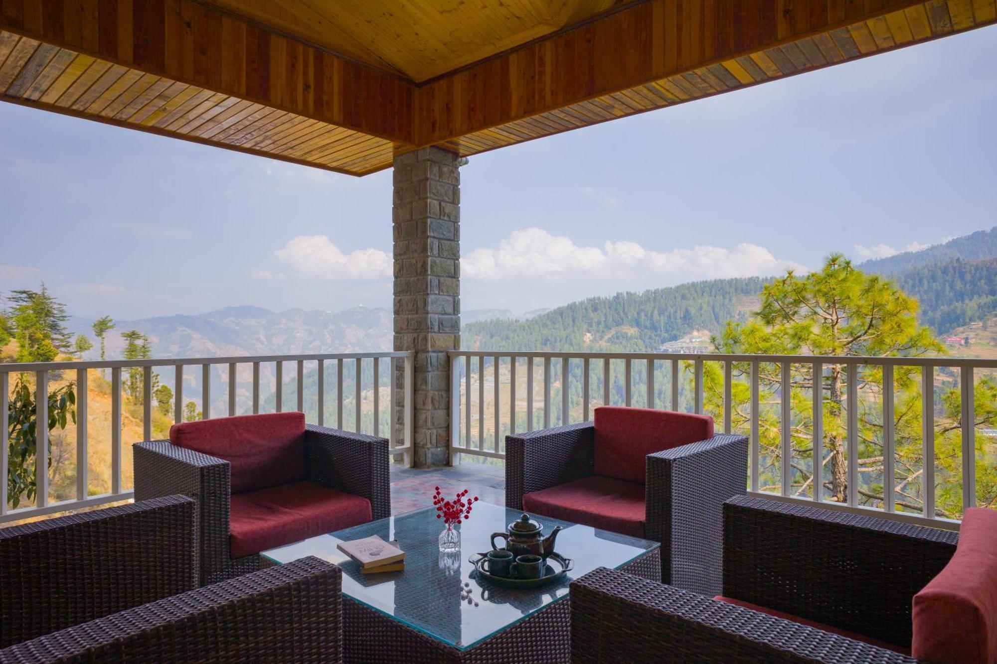 Alaya Luuma Luxury Hillside 5-bhk Amidst Pines With Garden, Balcony & Lounge * Kufri