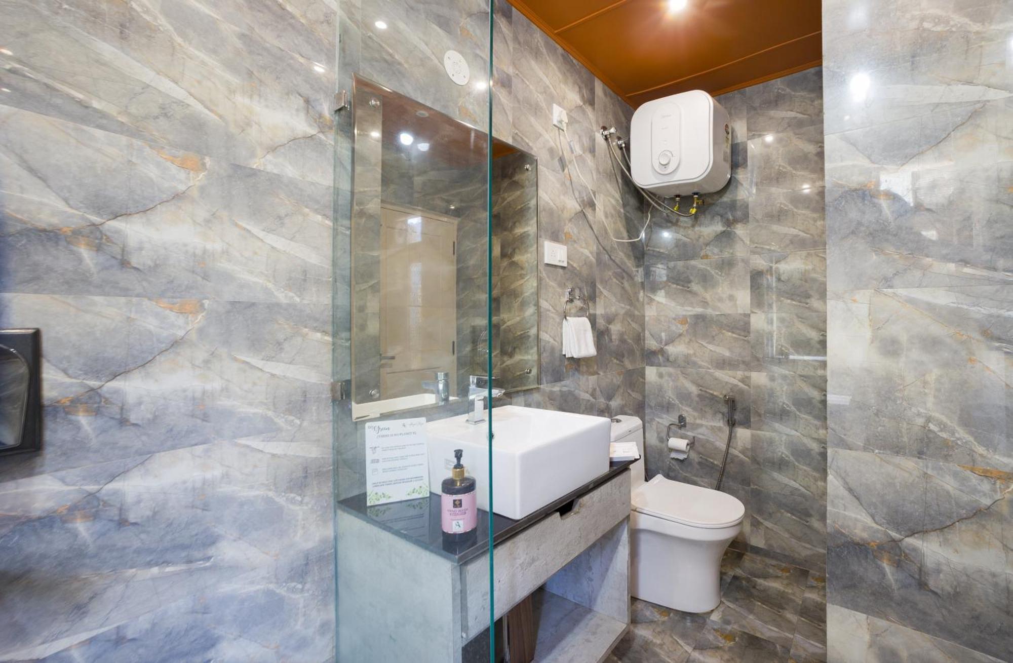 Alaya Luuma Luxury Hillside 5-bhk Amidst Pines With Garden, Balcony & Lounge Villa