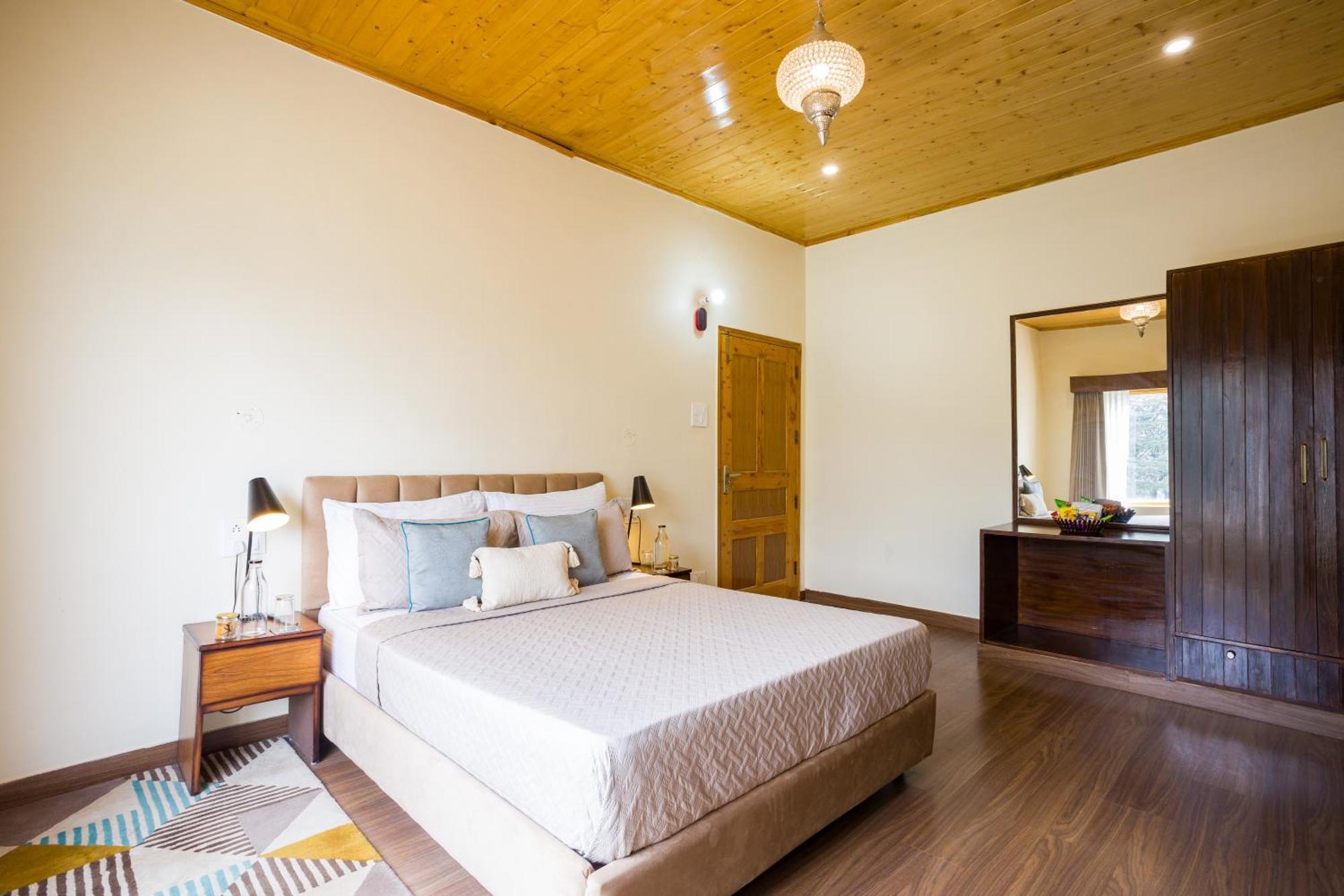 Villa Alaya Luuma Luxury Hillside 5-bhk Amidst Pines With Garden, Balcony & Lounge Kufri