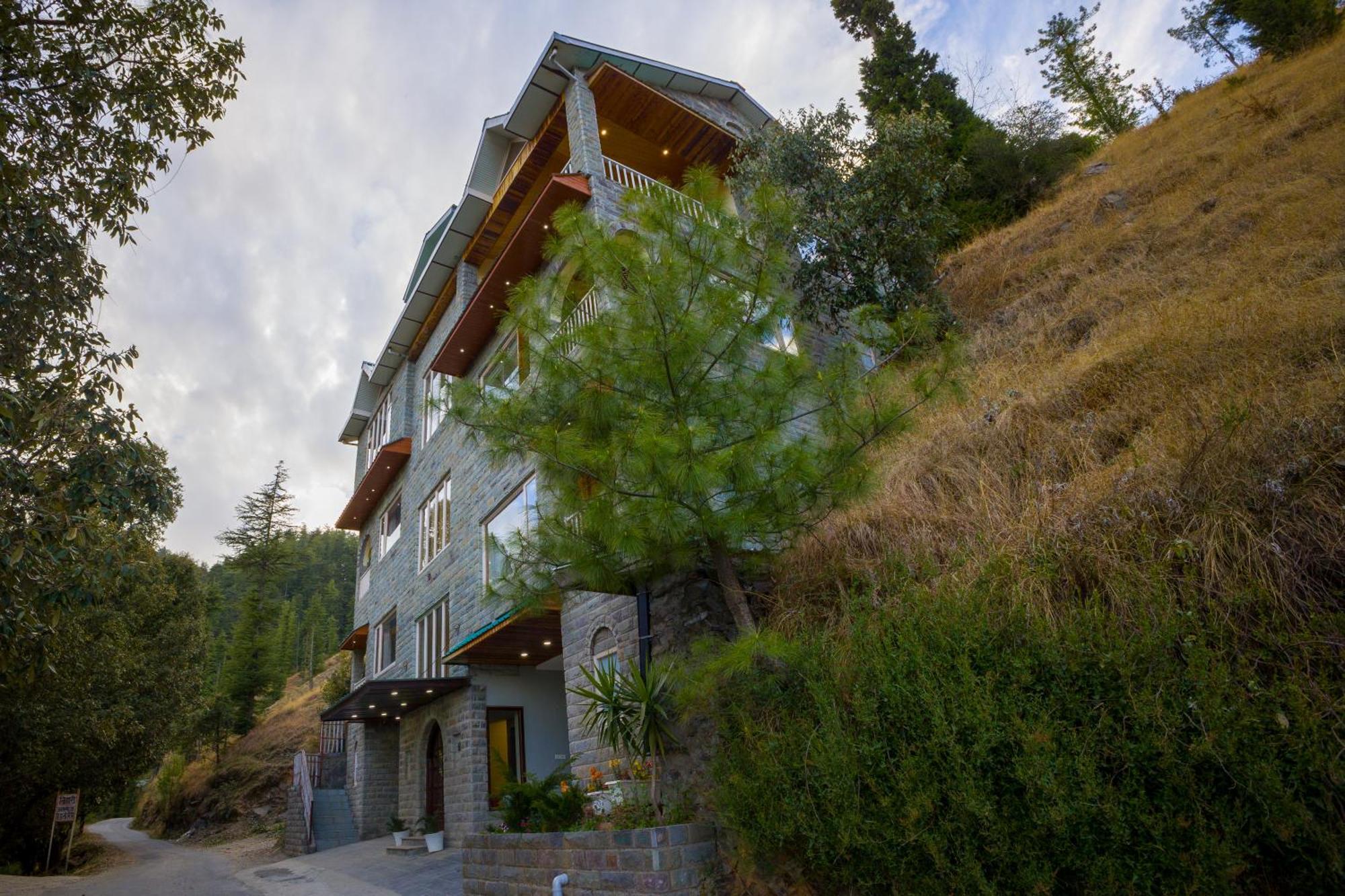 Villa Alaya Luuma Luxury Hillside 5-bhk Amidst Pines With Garden, Balcony & Lounge Kufri