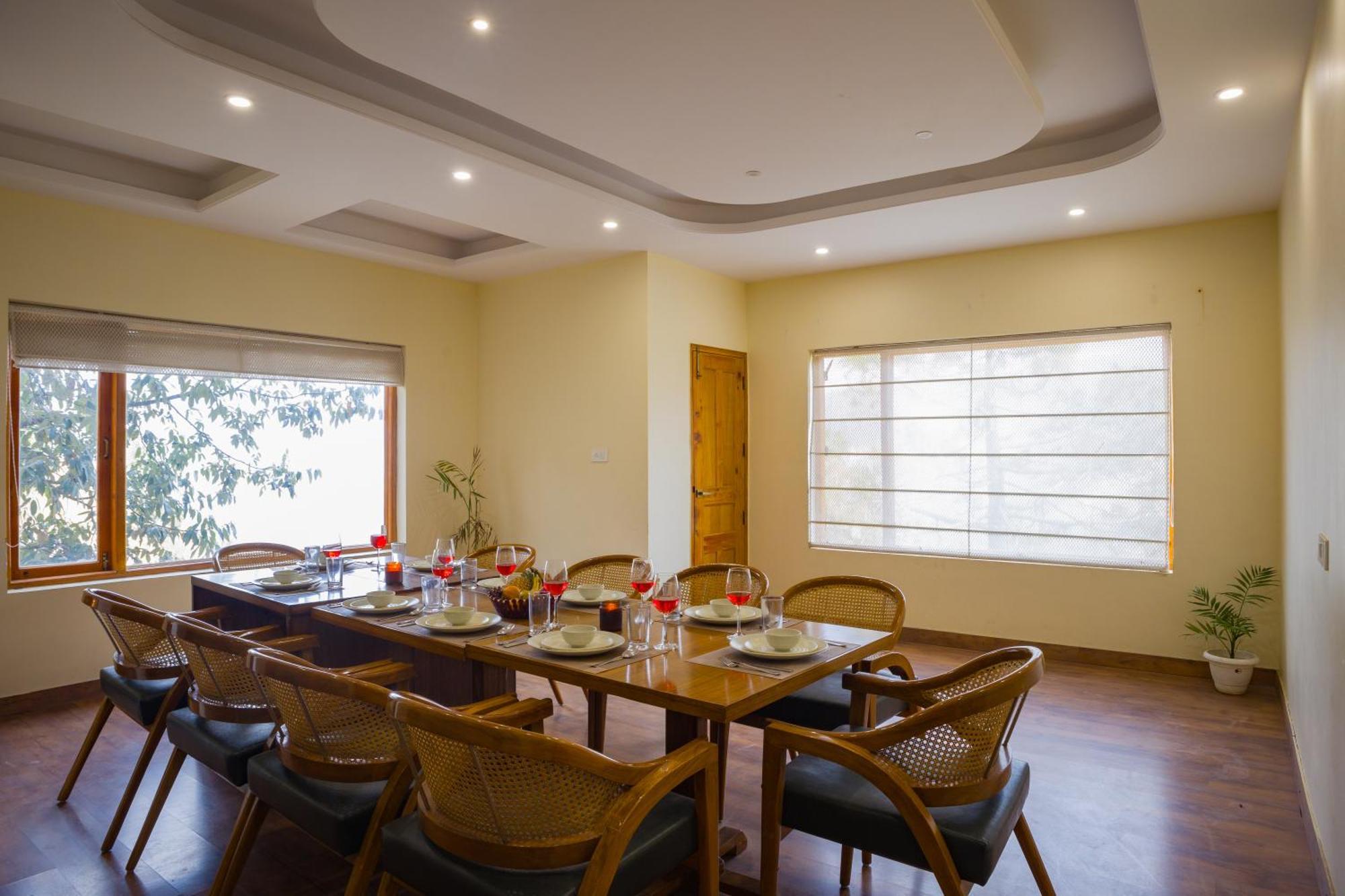 Villa Alaya Luuma Luxury Hillside 5-bhk Amidst Pines With Garden, Balcony & Lounge *