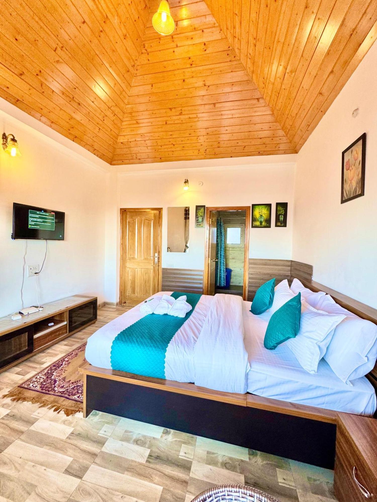 Hotel The Tranquil Valley I Price I Excellent Service I Prime Location With Free Parking Facilities I By Exotic Kufri