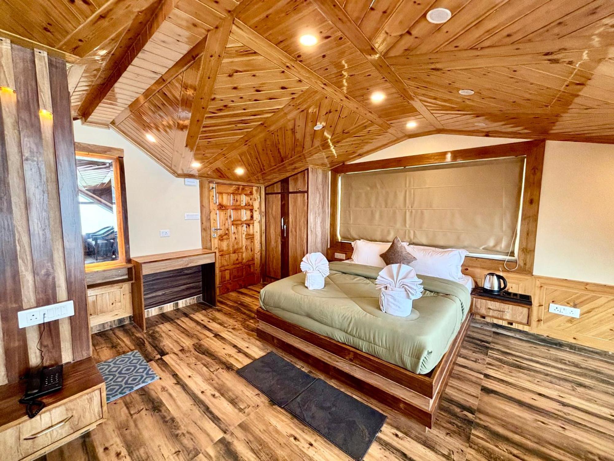 Attic Cozy Retreat By High Rise Kufri *