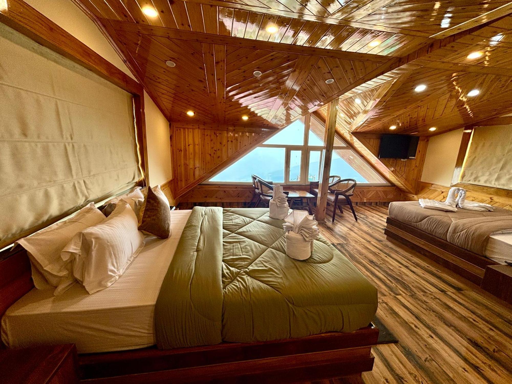 Attic Cozy Retreat By High Rise Kufri Shimla