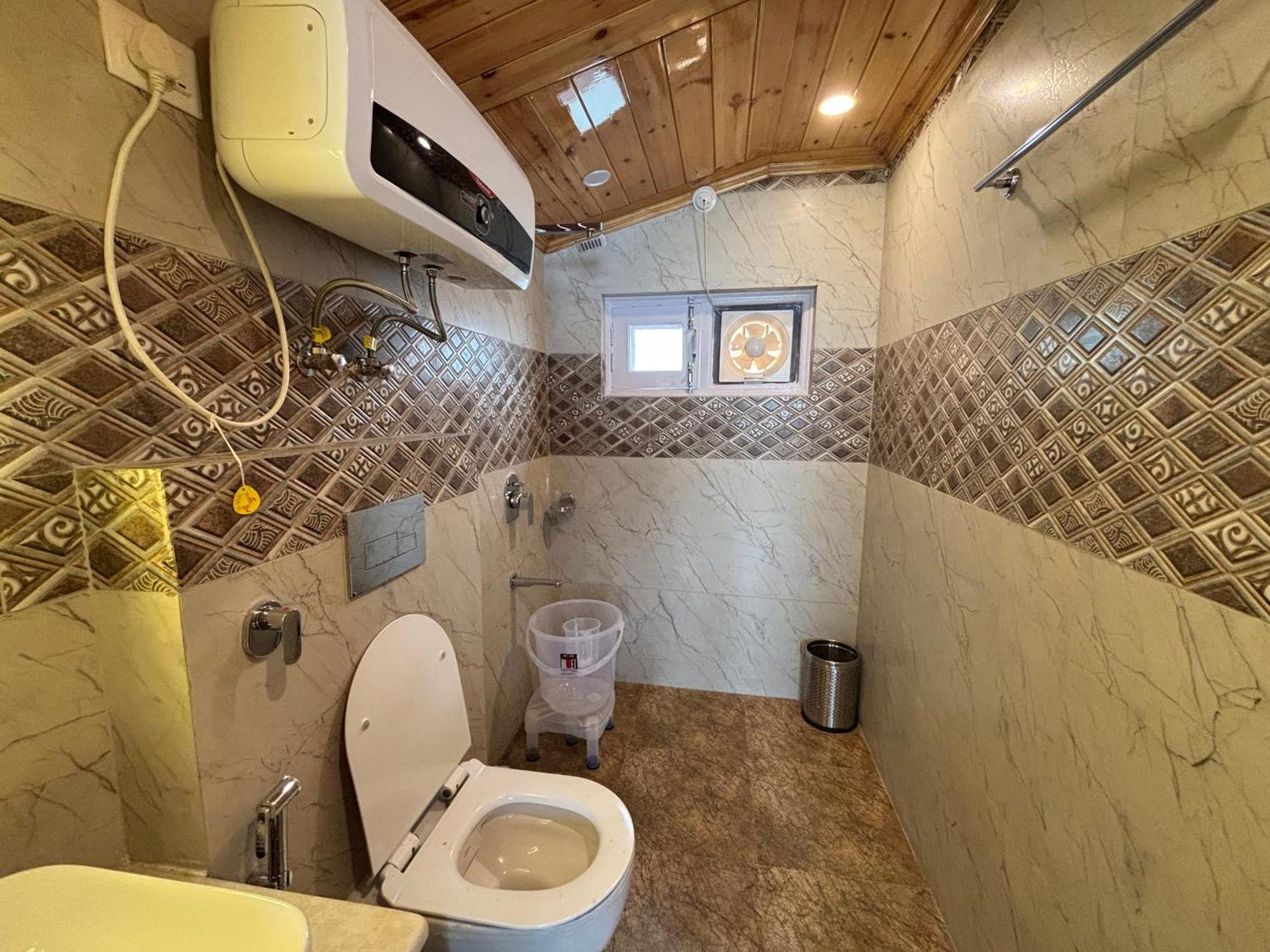 Attic Cozy Retreat By High Rise Kufri * Shimla