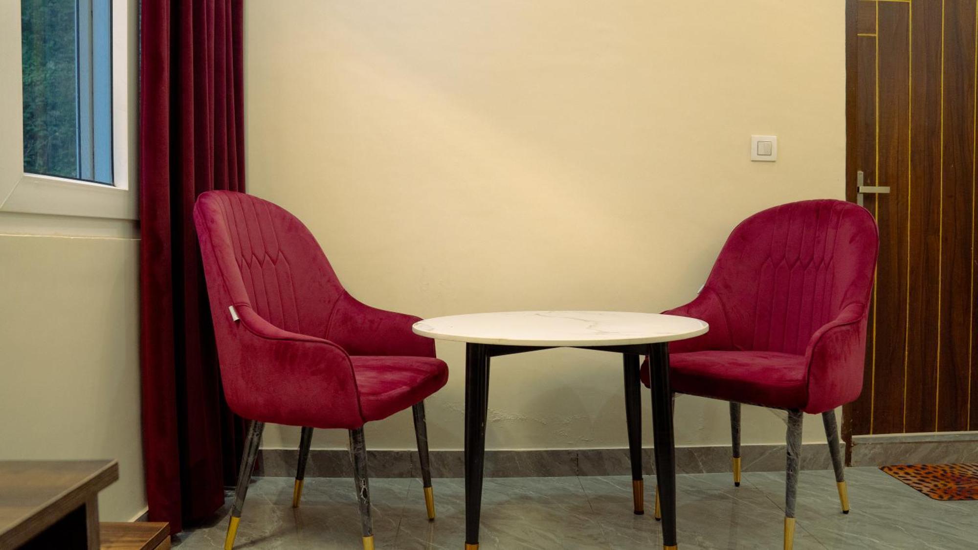 Hotel Aroma & U Kufri